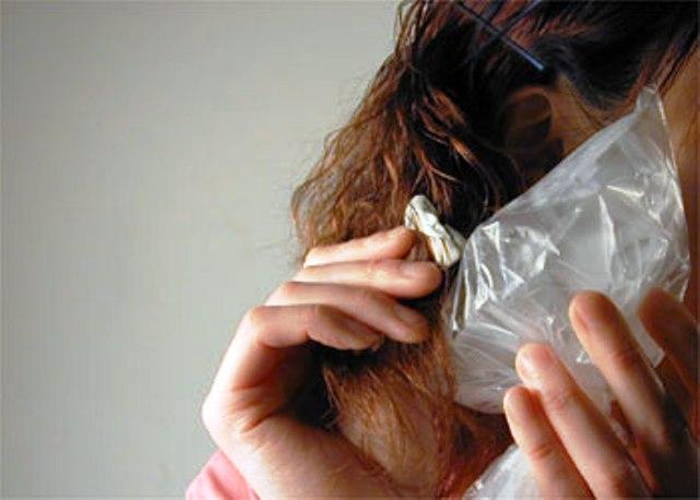 Effective Ways to Remove Chewing Gum from Hair (No Scissors Needed)