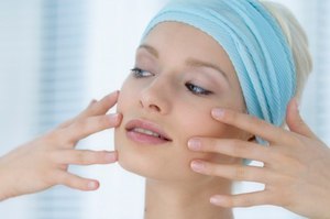 Reduce Lip Folds & Nasolabial Folds with Acupressure: A Natural Approach