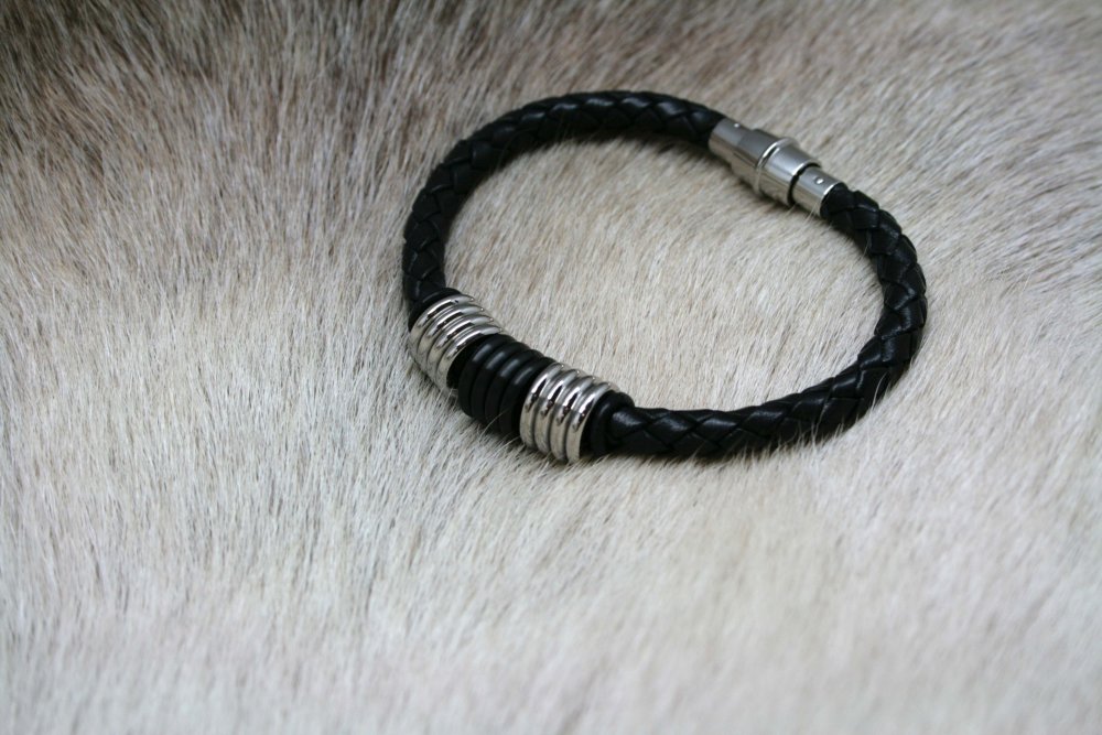 New Year Gift Guide: What to Avoid & Thoughtful Ideas