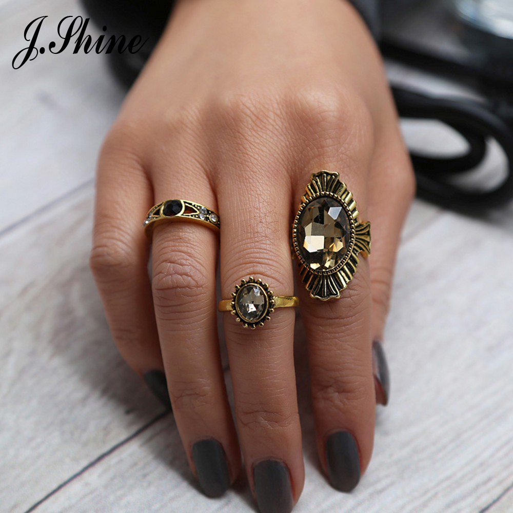 Ring Finger Meanings & Styles: Decoding the Significance of Finger Jewelry