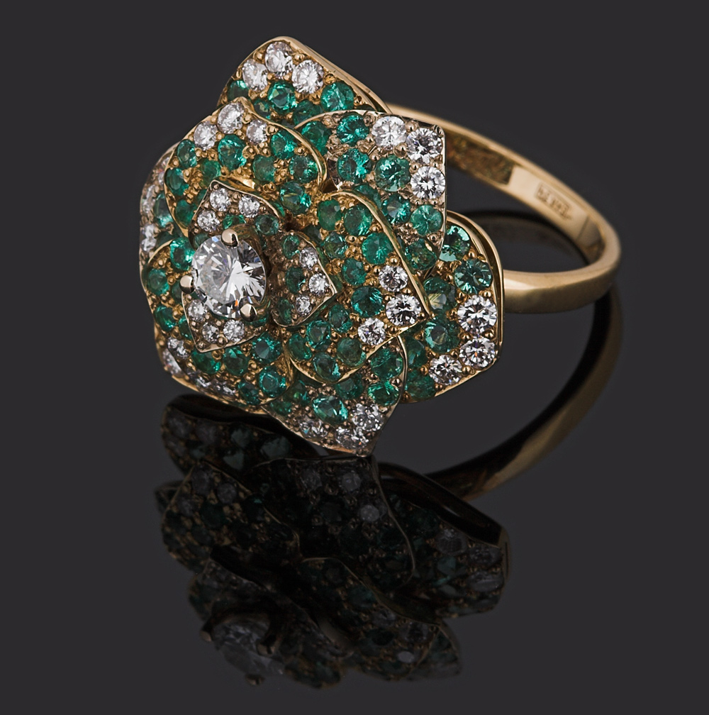 Ring Finger Meanings & Styles: Decoding the Significance of Finger Jewelry