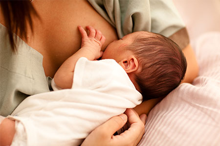 Navigating the First 31 Days of Breastfeeding: A New Mom s Journey