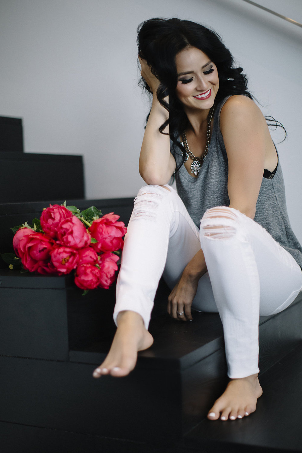 Frame Denim: Effortless Style with Flattering Light Wash Jeans