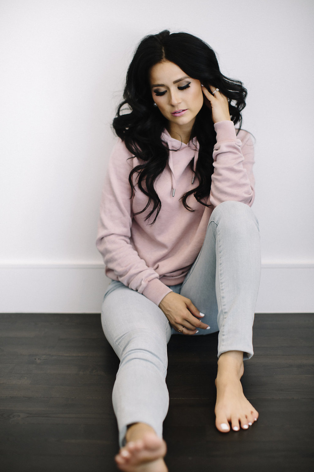 Frame Denim: Effortless Style with Flattering Light Wash Jeans