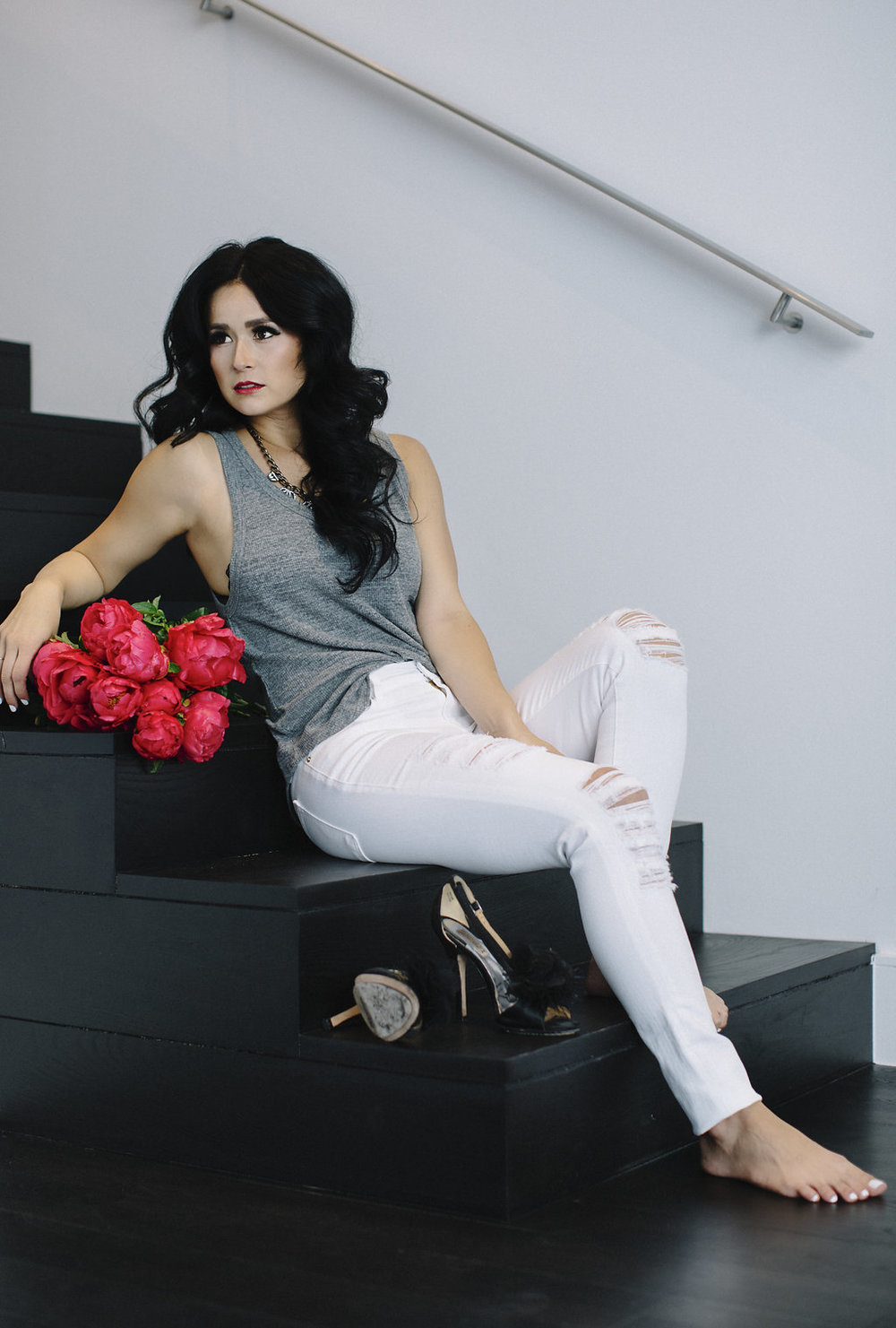 Frame Denim: Effortless Style with Flattering Light Wash Jeans