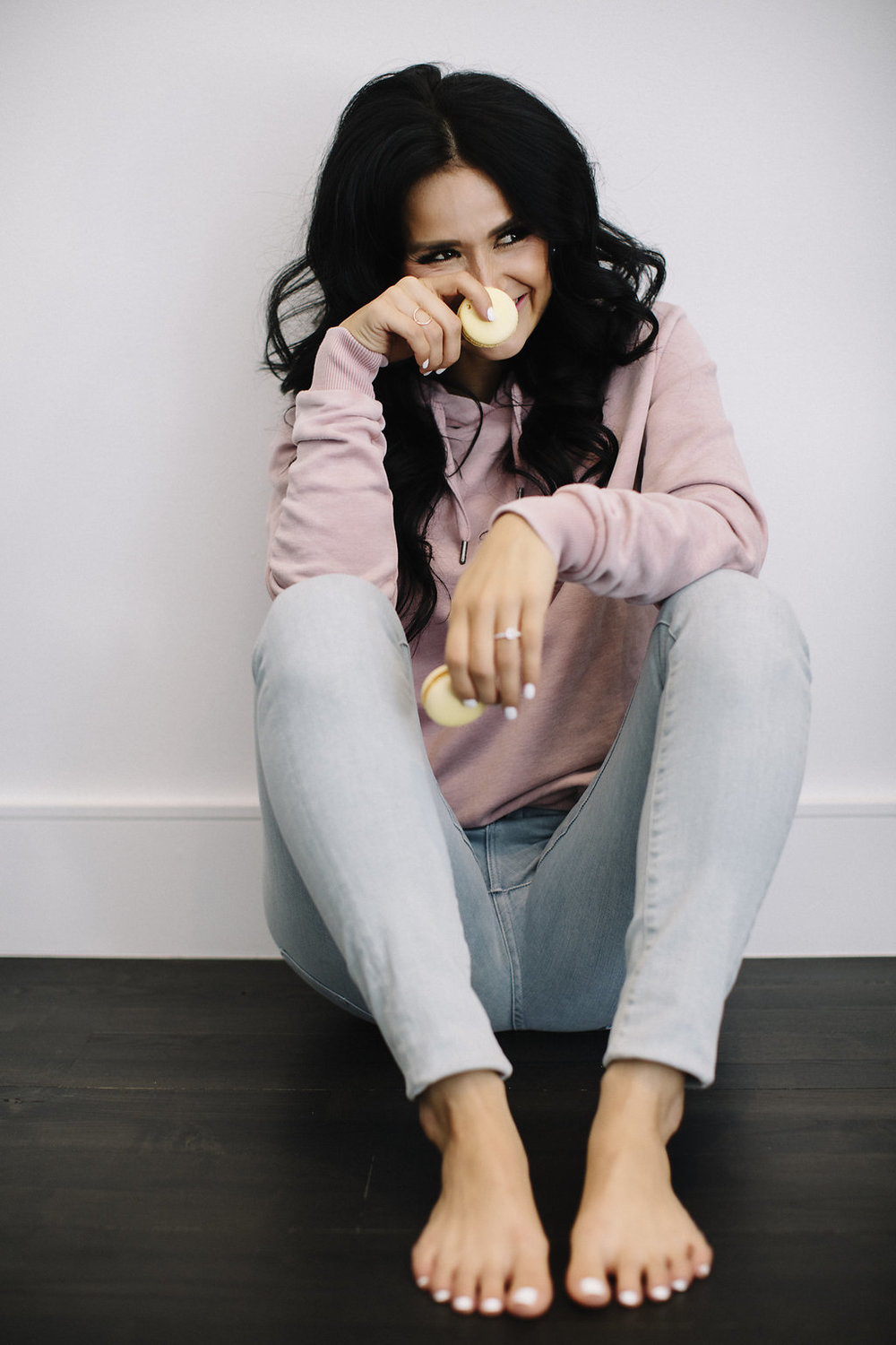 Frame Denim: Effortless Style with Flattering Light Wash Jeans