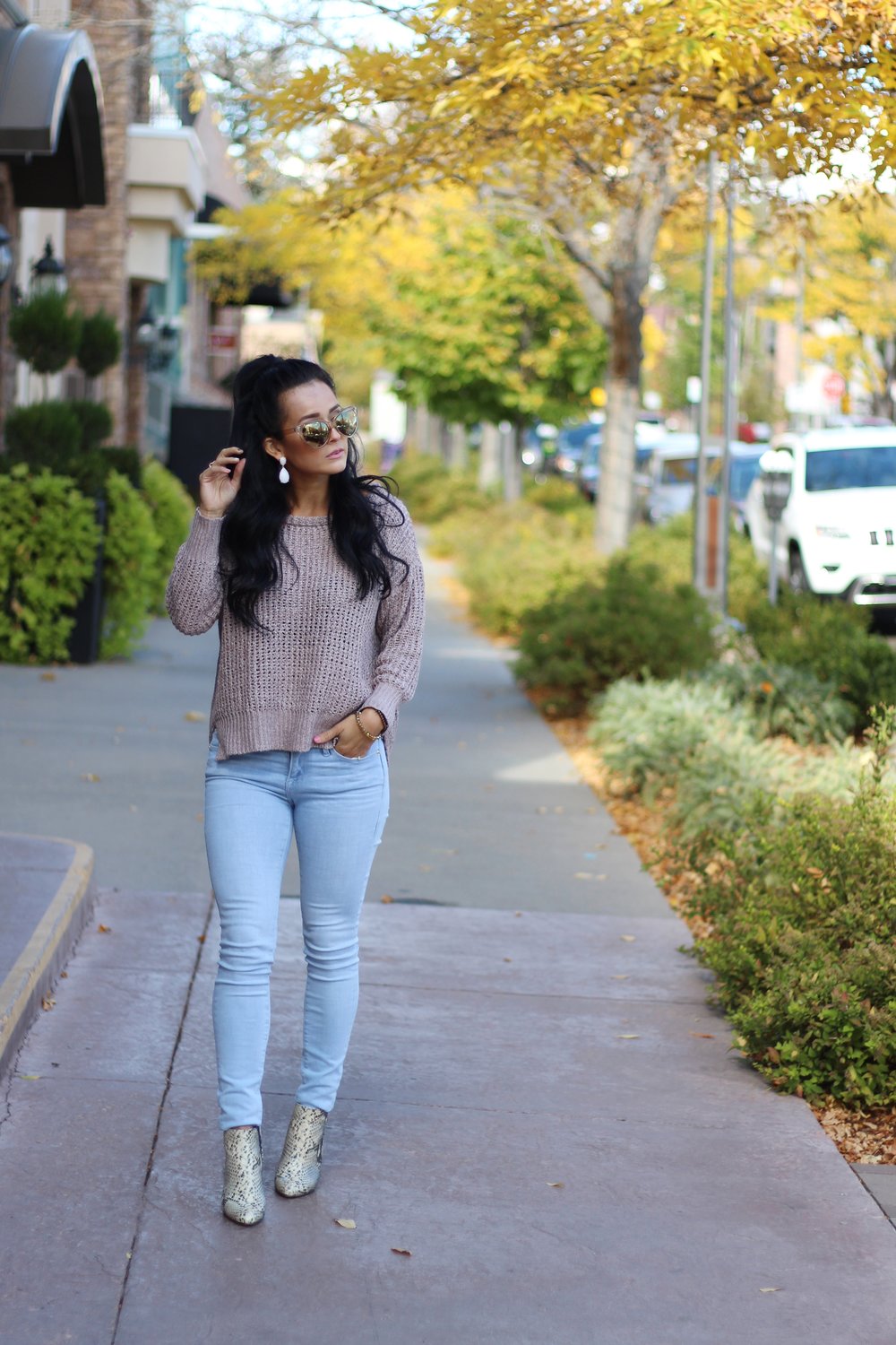 Fall Sweater Styling: Outfit Ideas & Color Combinations