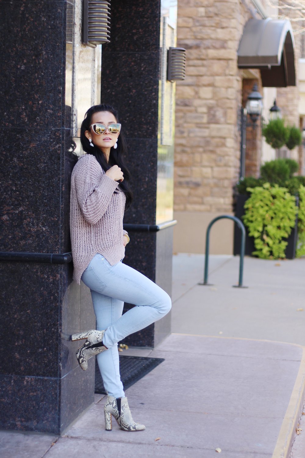 Fall Sweater Styling: Outfit Ideas & Color Combinations