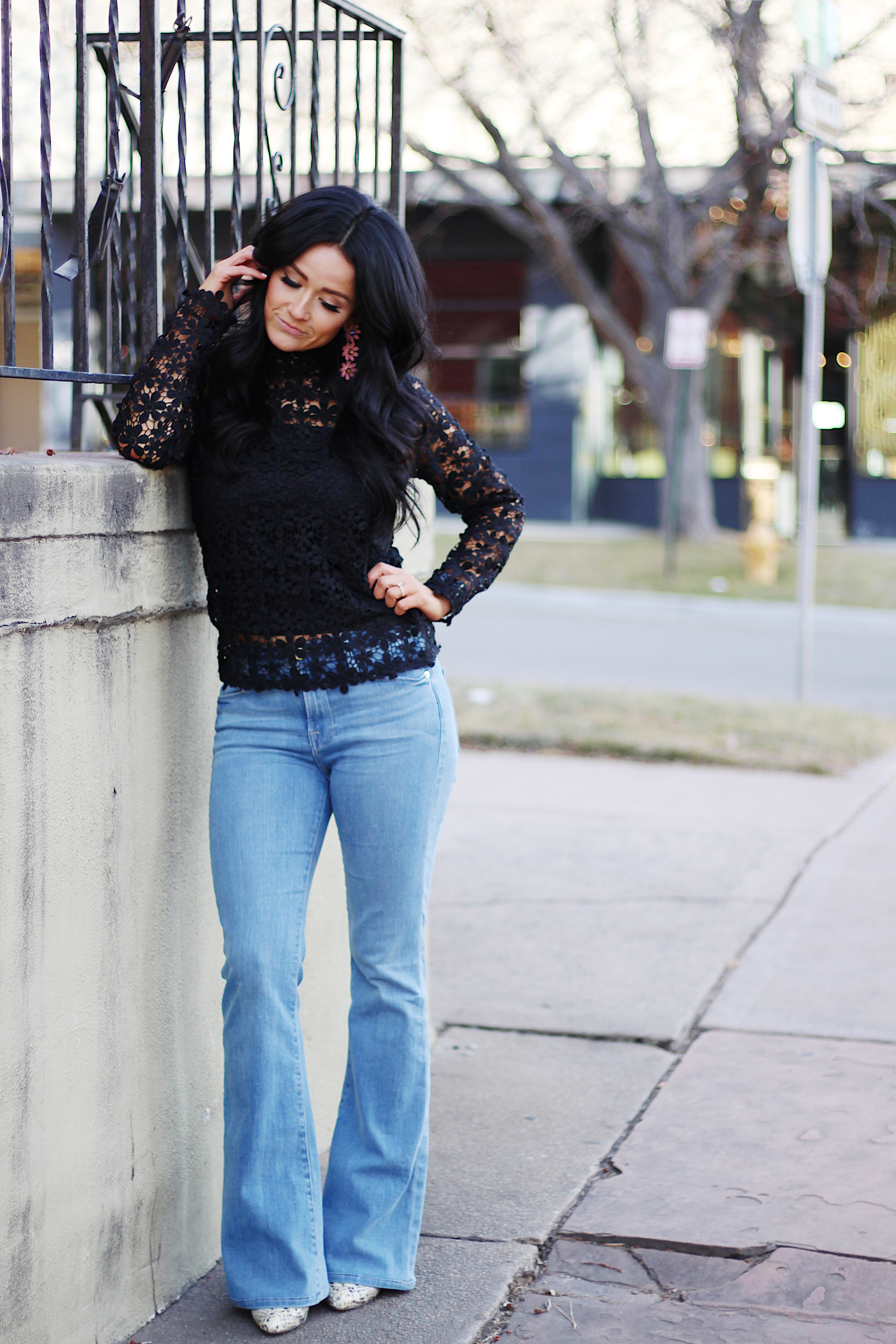 Flare Jeans Styling Guide: Outfit Ideas & Tips