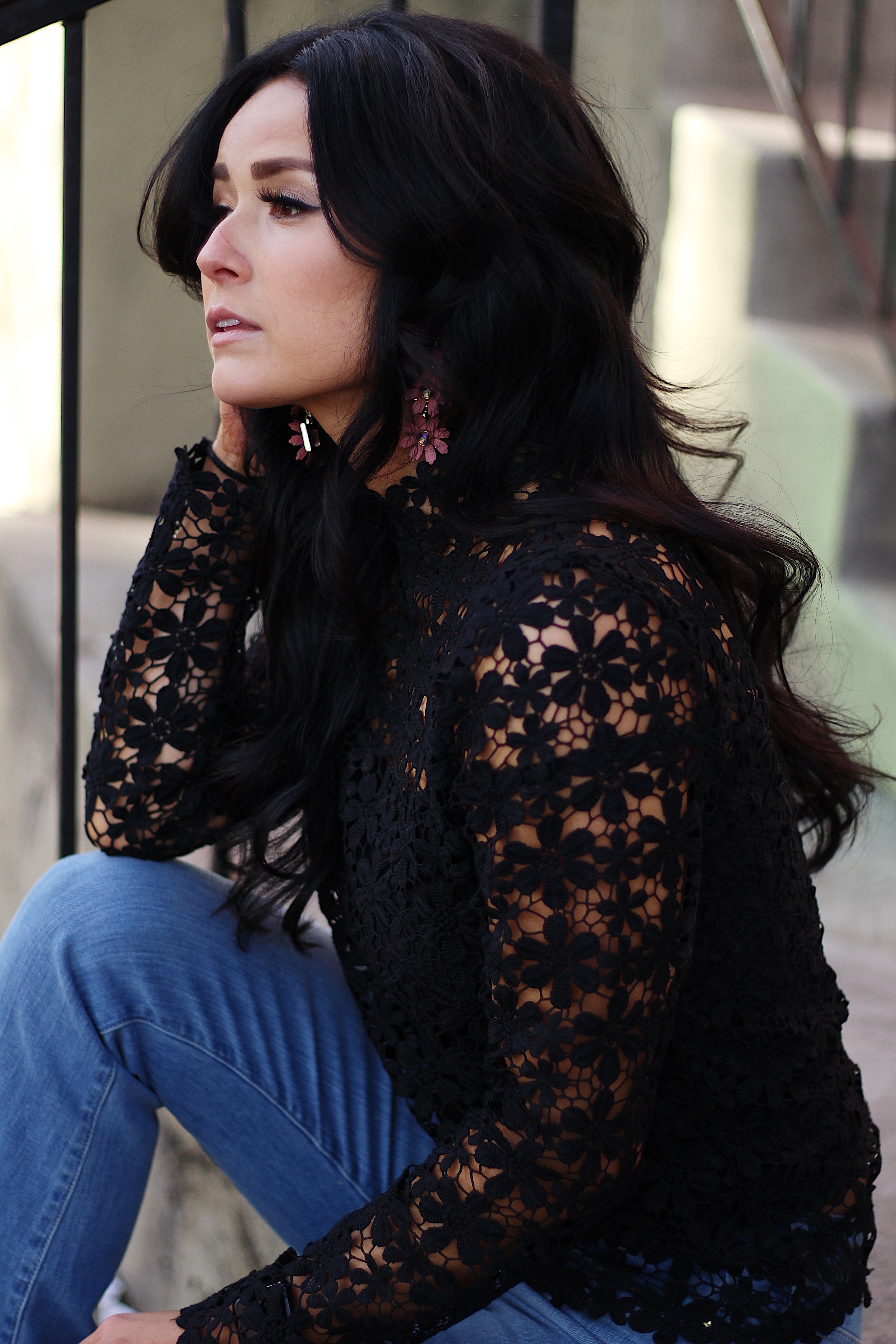 Flare Jeans Styling Guide: Outfit Ideas & Tips