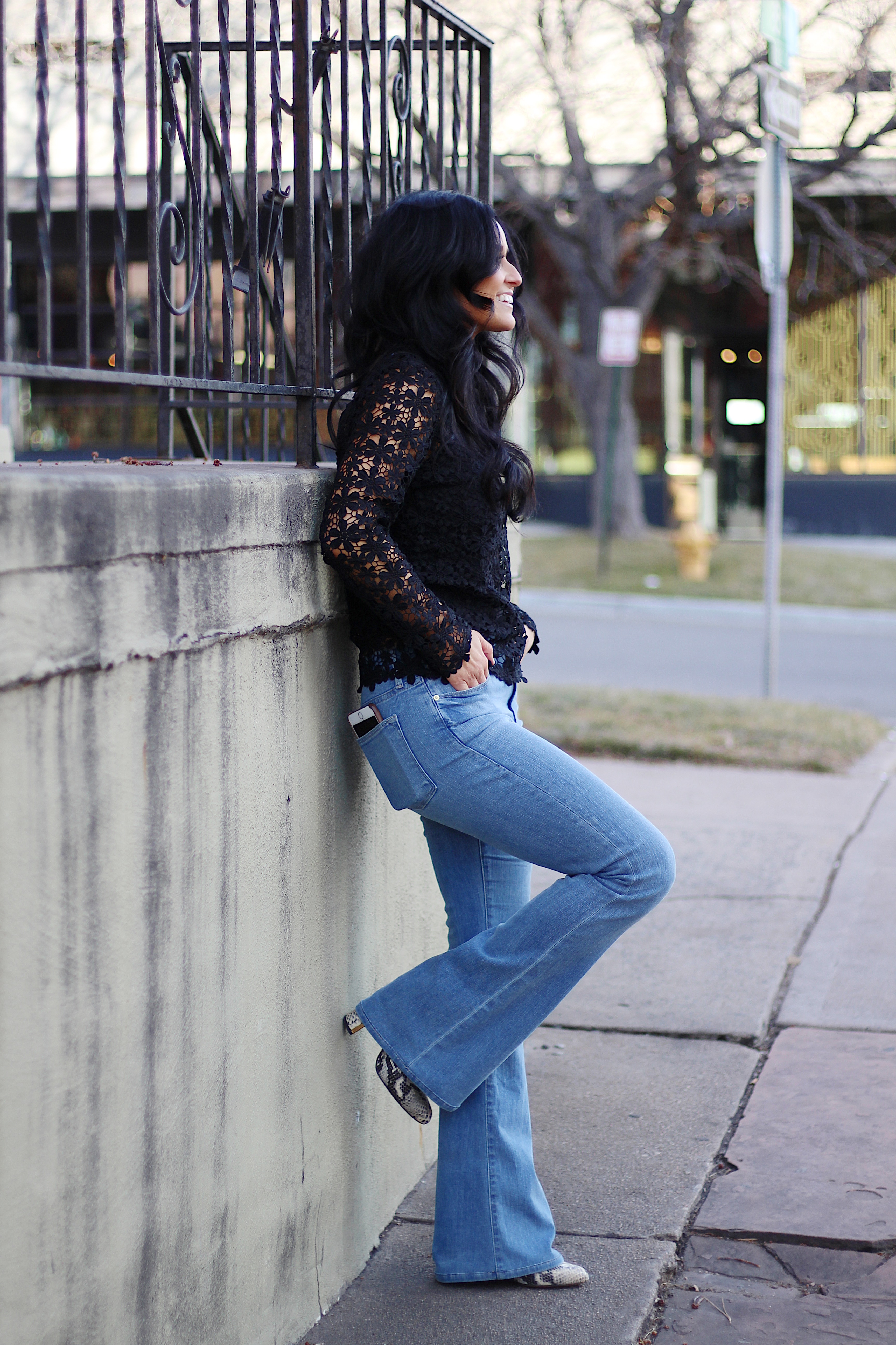 Flare Jeans Styling Guide: Outfit Ideas & Tips
