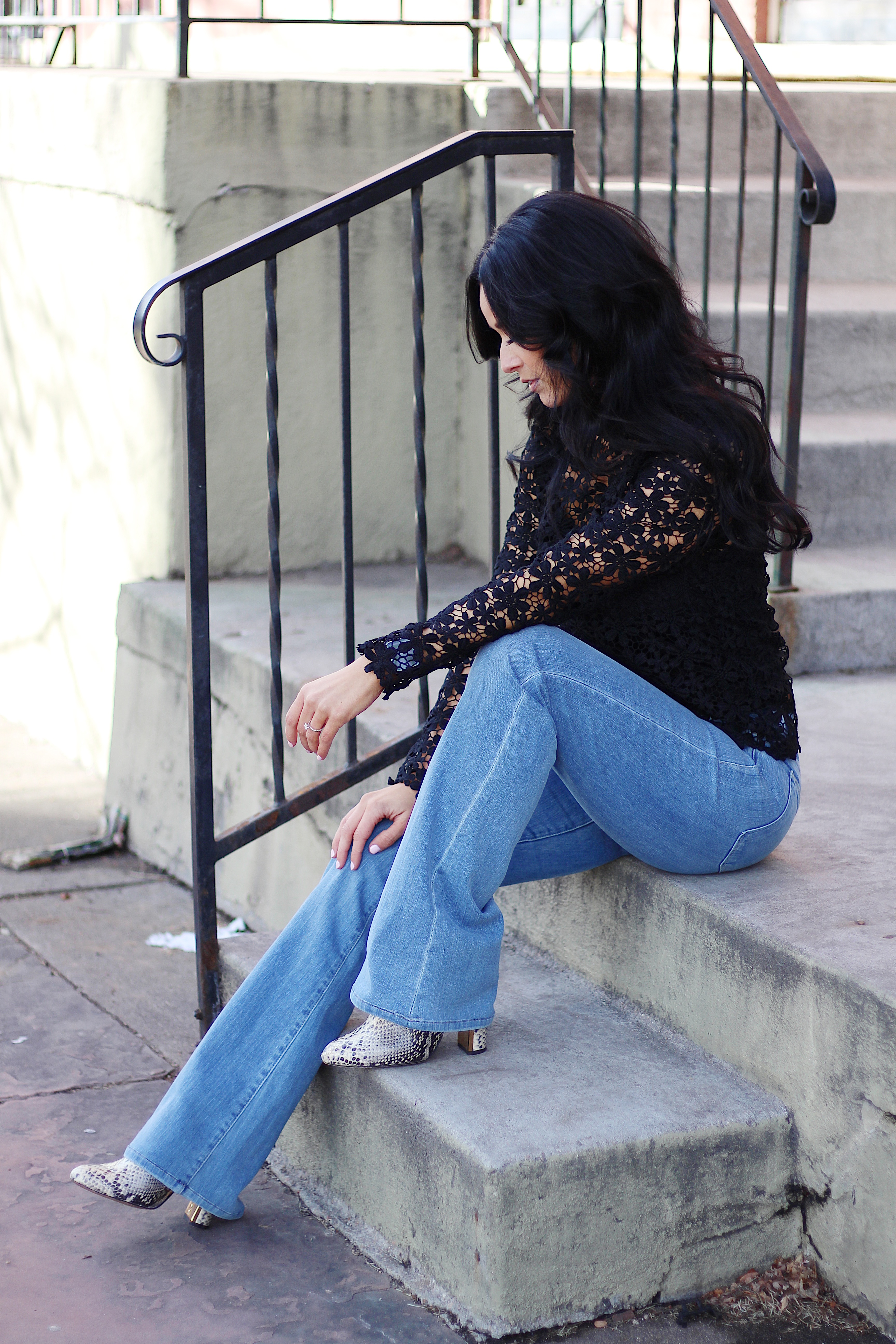 Flare Jeans Styling Guide: Outfit Ideas & Tips