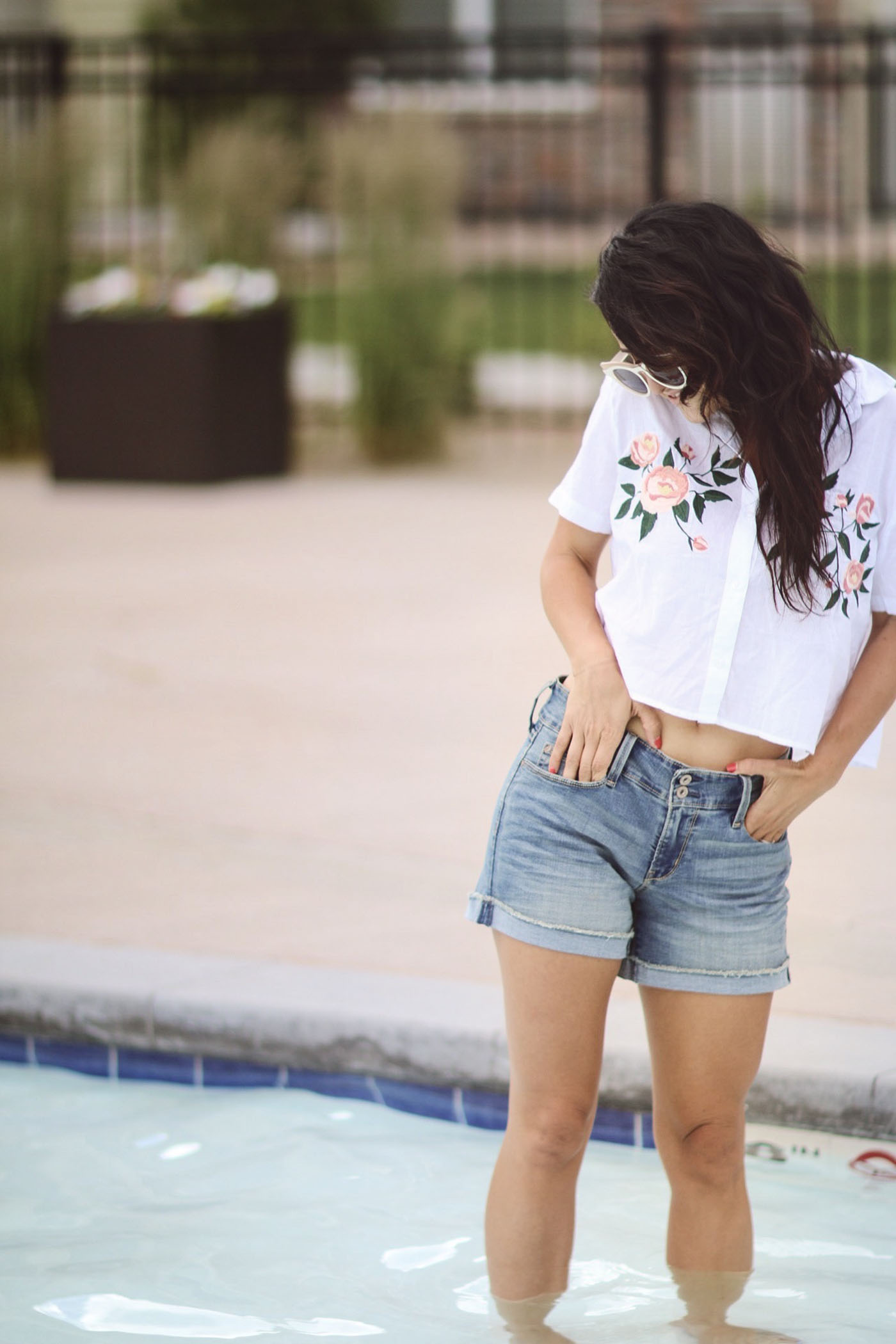 Pack Light & Comfortably: DENIZEN® Shorts for Summer Travel