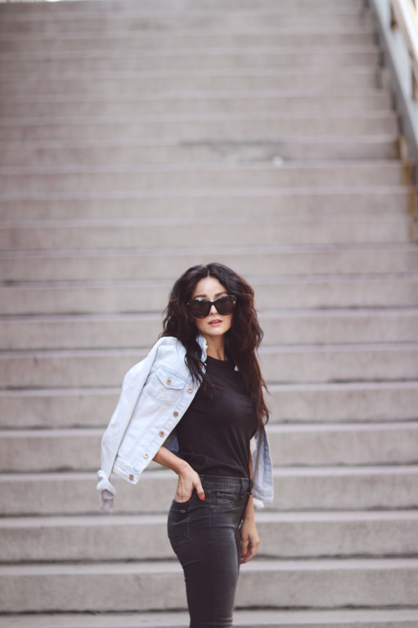 NYC-Inspired Denim Styling: Effortless & Chic Outfits