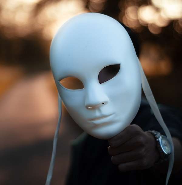 10 Subtle Signs of a Toxic Relationship (and How to Recognize Them)