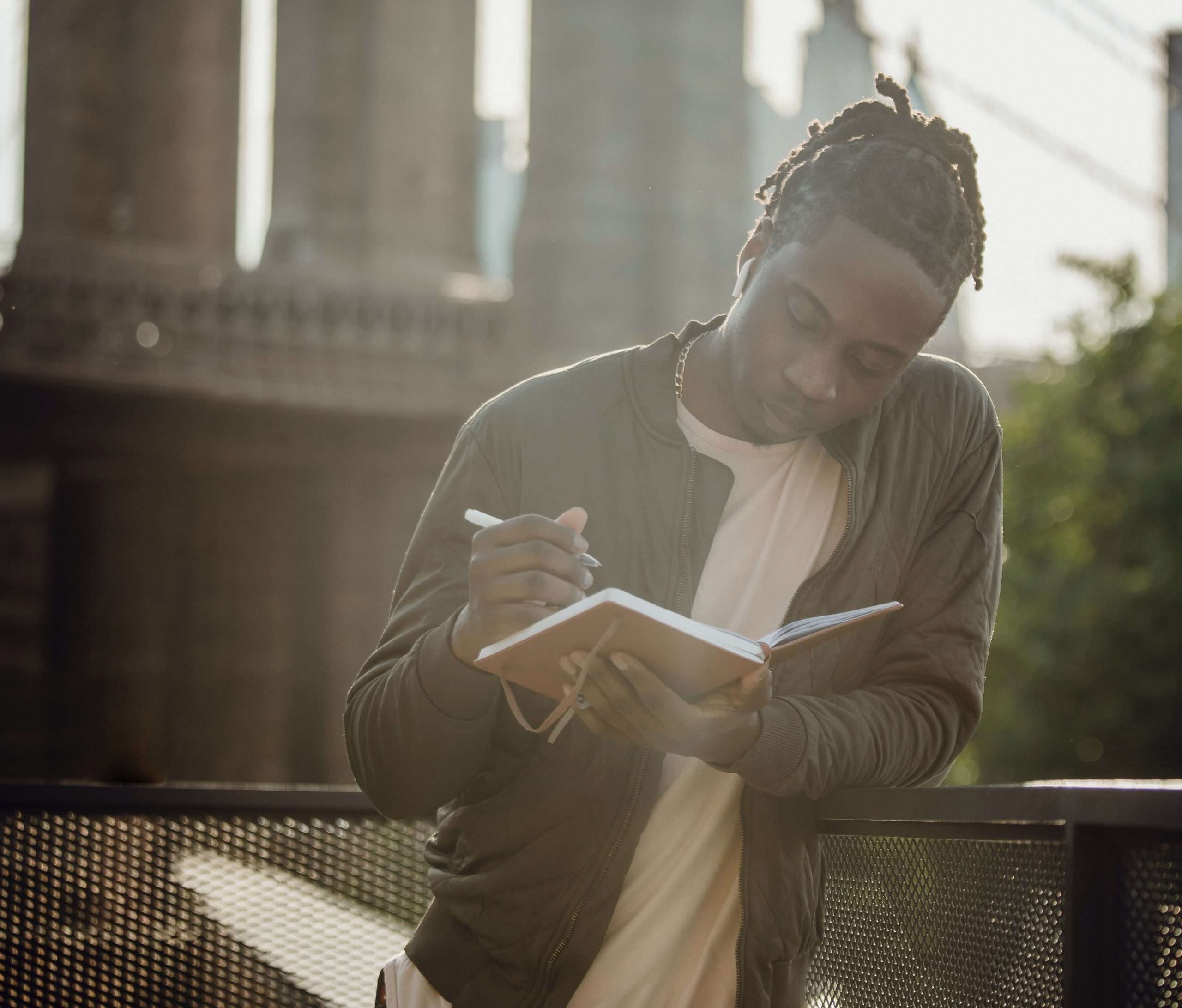 Understanding Alpha Male Traits: 10 Signs of High Masculinity & Evolution