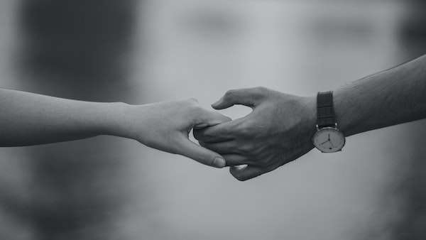 Understanding Leaning Back in Dating: Risks and Alternatives