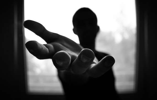 Understanding Leaning Back in Dating: Risks and Alternatives