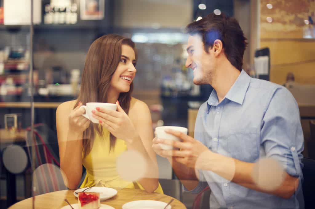 How to Gauge Interest: Subtle Signs & Strategies to Attract Her