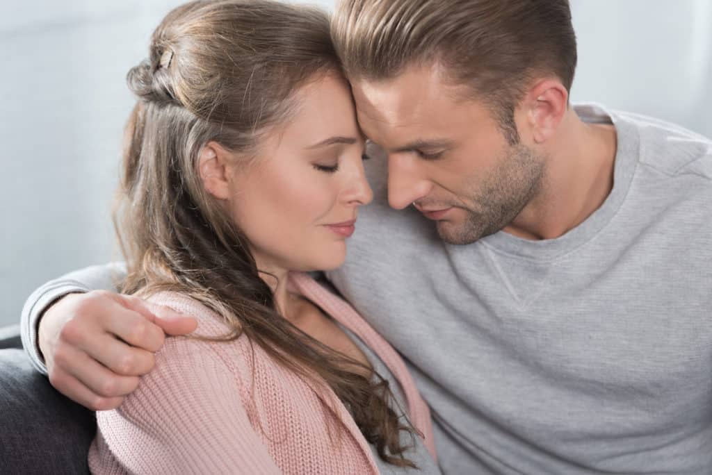 25 Signs a Sagittarius Woman Is In Love: Understanding Her Affection