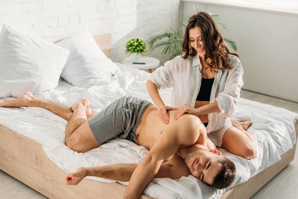 10 Proven Ways to Keep Your Man Happy & Engaged
