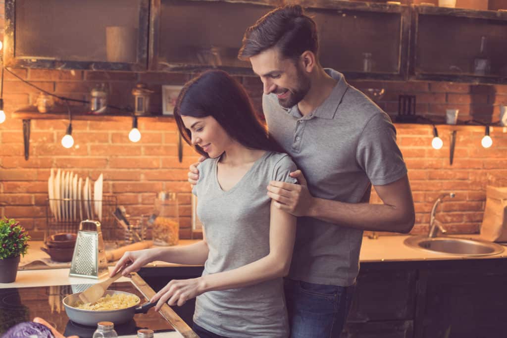 10 Proven Ways to Keep Your Man Happy & Engaged