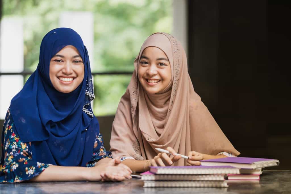 Developing Faith & Virtue: A Guide for Muslim Teen Girls