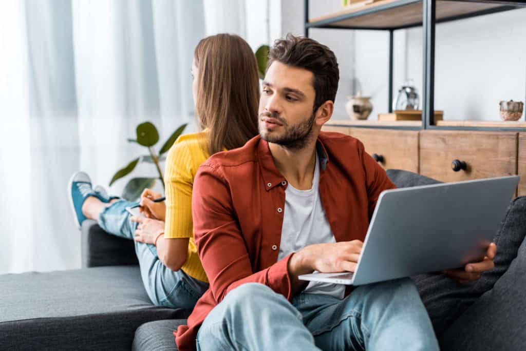 Identifying Possessive Behavior in Male Friends: Red Flags & What to Do