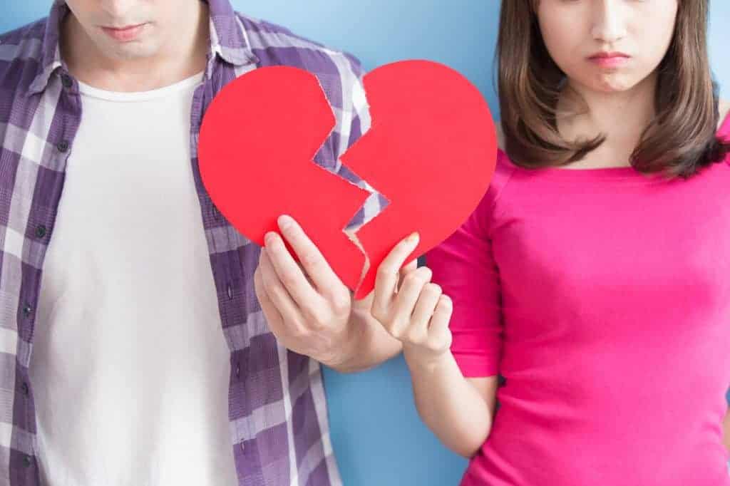 Decoding Capricorn Men: 7 Signs of Disinterest & How to Respond