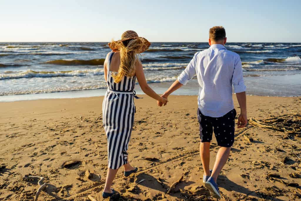 Attract an Aquarius Man: A Guide for Cancer Women