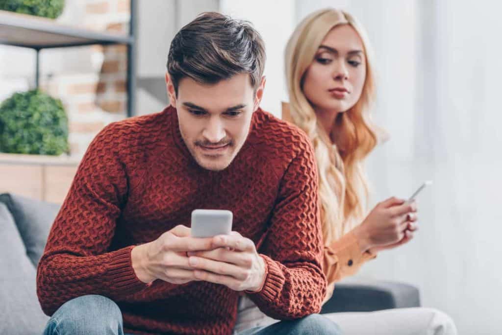 Understanding Text Ignoring: How to Address Silence in Your Relationship