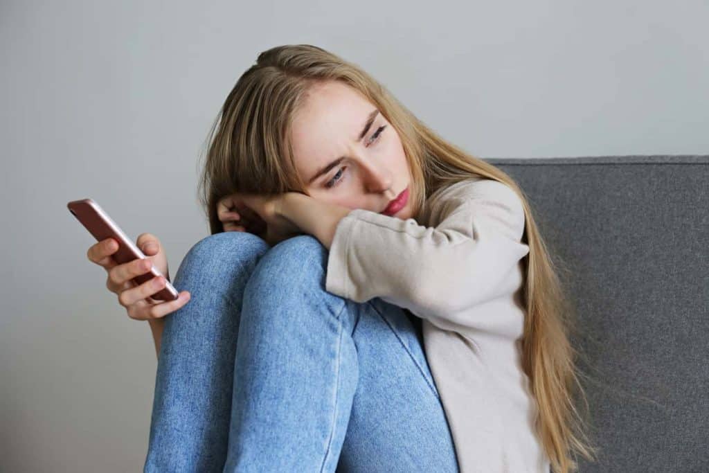 Understanding Text Ignoring: How to Address Silence in Your Relationship
