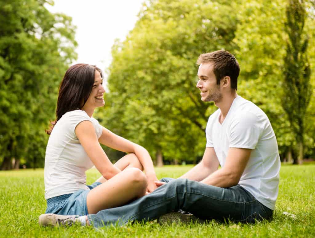 Signs She Loves You: Unspoken Signals & Subtle Clues