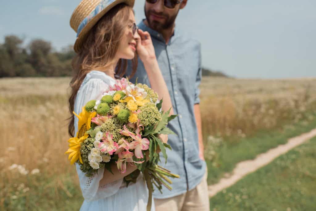 Attract His Attention: Non-Verbal Ways to Make Him Notice You