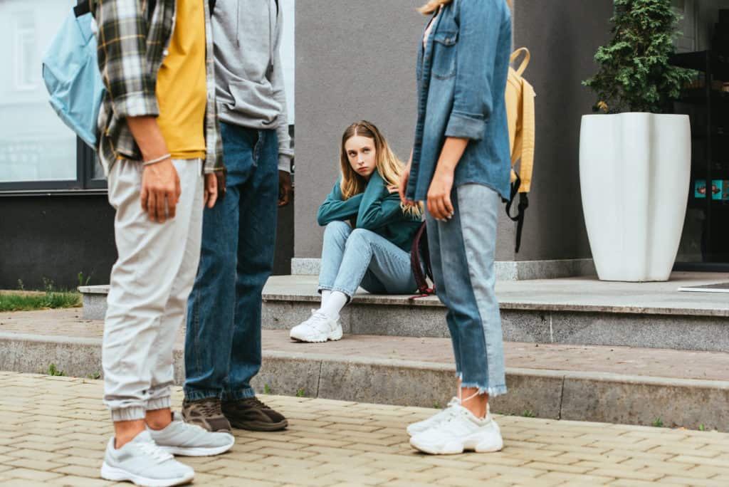 Navigating High School Relationships: Understanding Dynamics & Finding Love