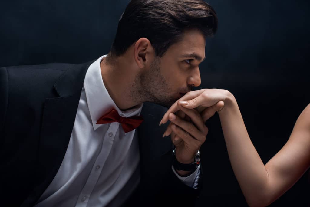 How to Flirt & Ask for a Kiss Over Text: Tips & Examples