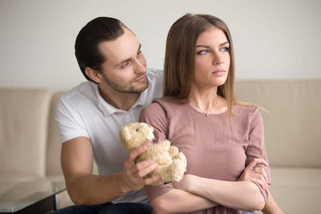 How to Apologize to Your Girlfriend: 33 Phrases to De-escalate Conflict