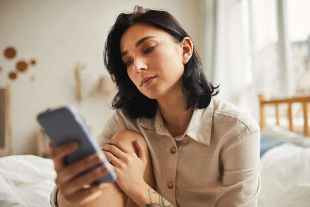 Responding to Unexpected Texts from an Ex: 33 Strategies & Guidance