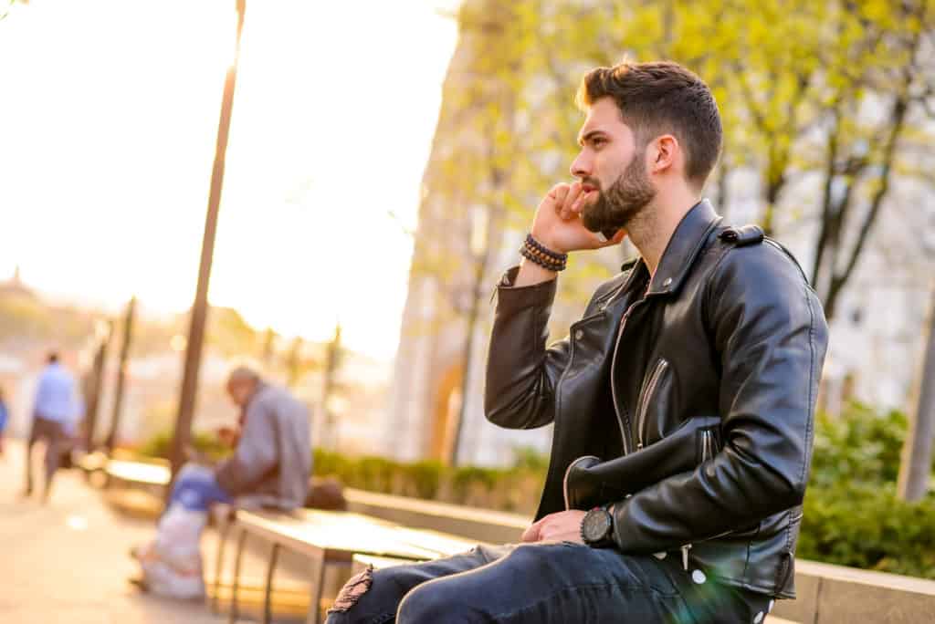 Understanding Aquarius Men: Recognizing Manipulation & Dishonesty