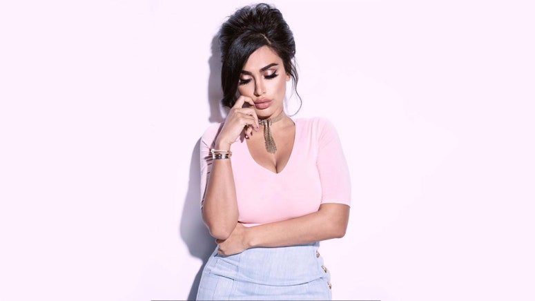 Huda Beauty Easy Bake Setting Powder: 8 Shades to Achieve Flawless Finish
