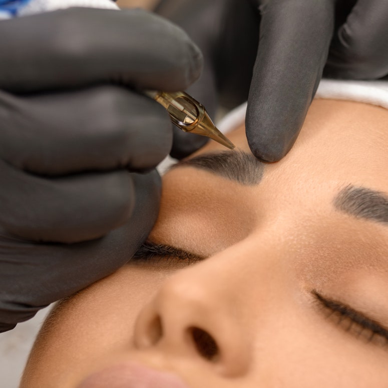 Razor-Thin Brows Are Trending: Rihanna Leads the Way for Autumn 2023
