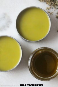 Comfrey Salve vs. Tea: Benefits, Risks & Safe Alternatives