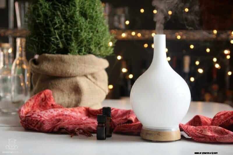 Festive Holiday Diffuser Blends: 14 Recipes for a Cozy Season