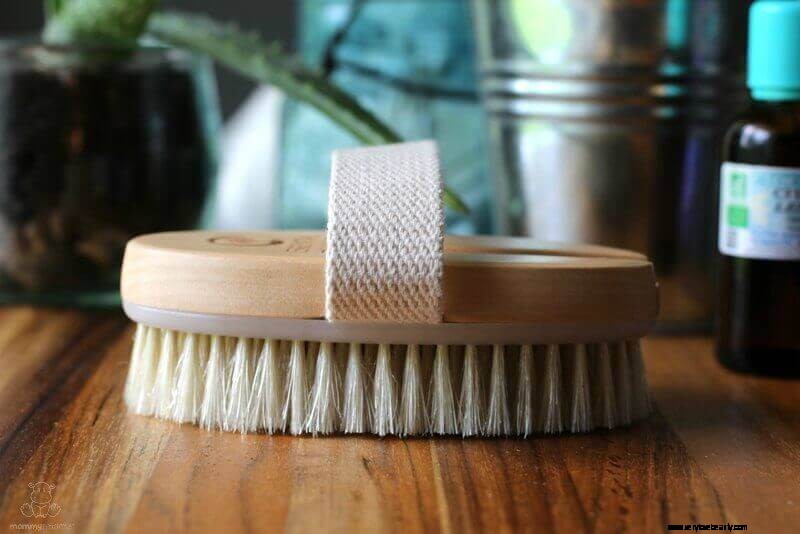 Dry Brushing: 4 Benefits & A Complete Guide to Better Skin