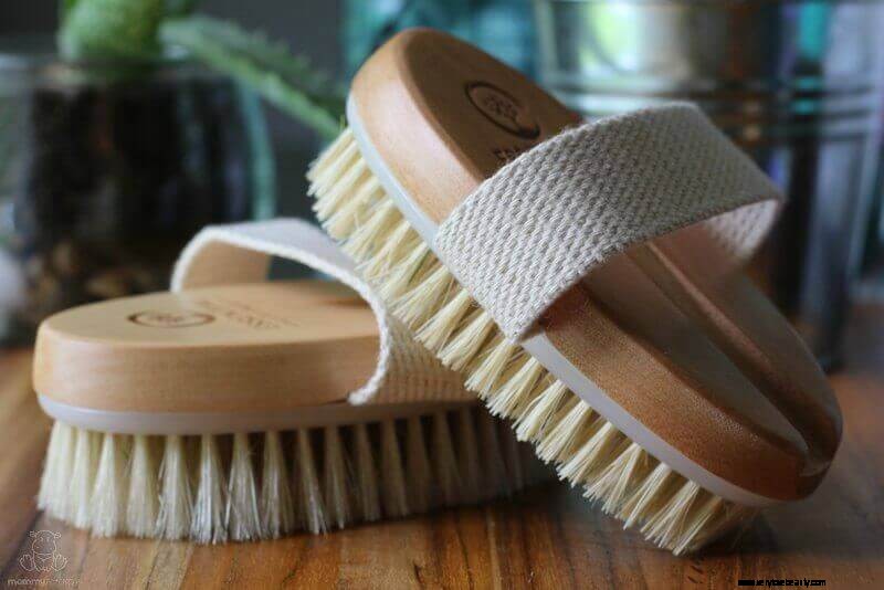 Dry Brushing: 4 Benefits & A Complete Guide to Better Skin