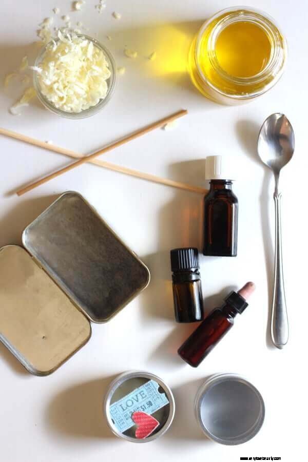 DIY Solid Perfume: Sandalwood & Vanilla Recipe | Natural Fragrance