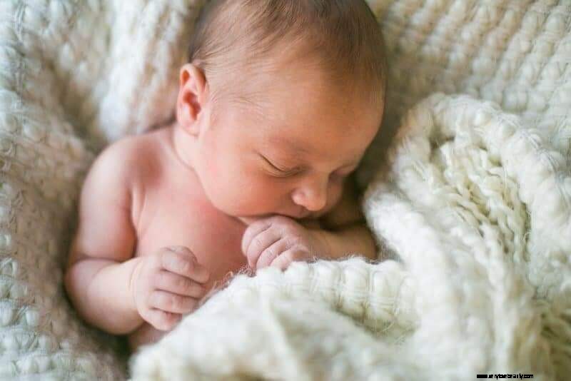 Supporting New Moms: 18 Practical Ways to Offer Help