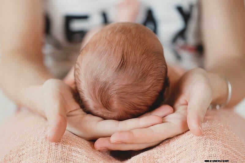 Supporting New Moms: 18 Practical Ways to Offer Help