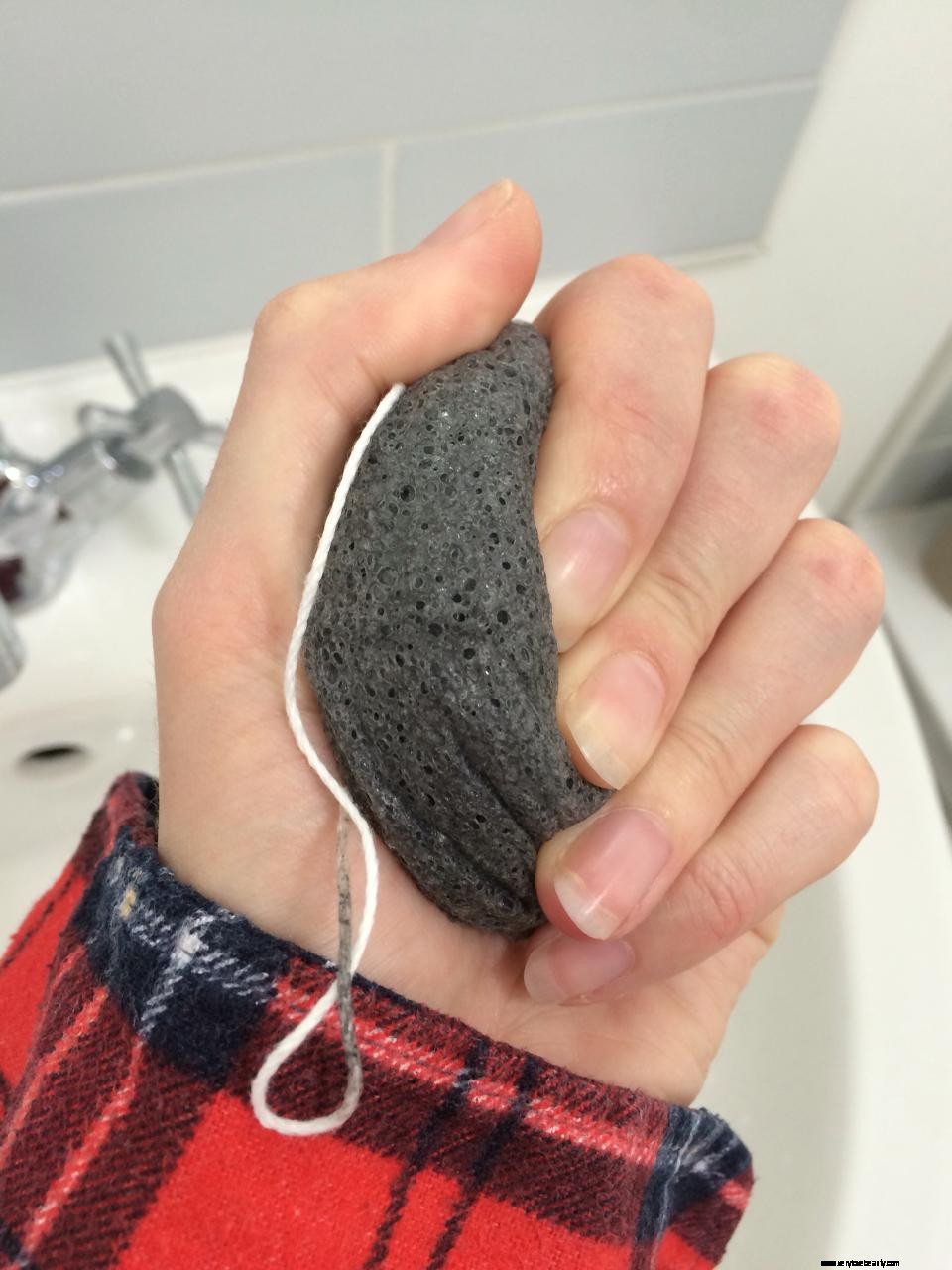 Konjac Sponges: The Benefits & How to Use This Japanese Skincare Secret