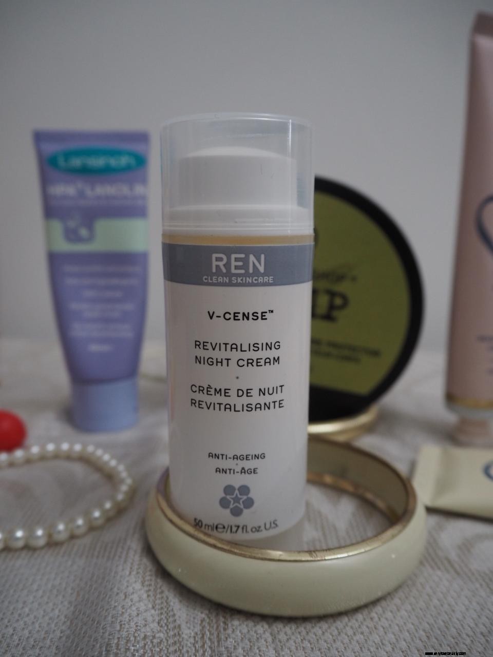 Combat Dry Winter Skin: Expert Skincare Tips & Solutions